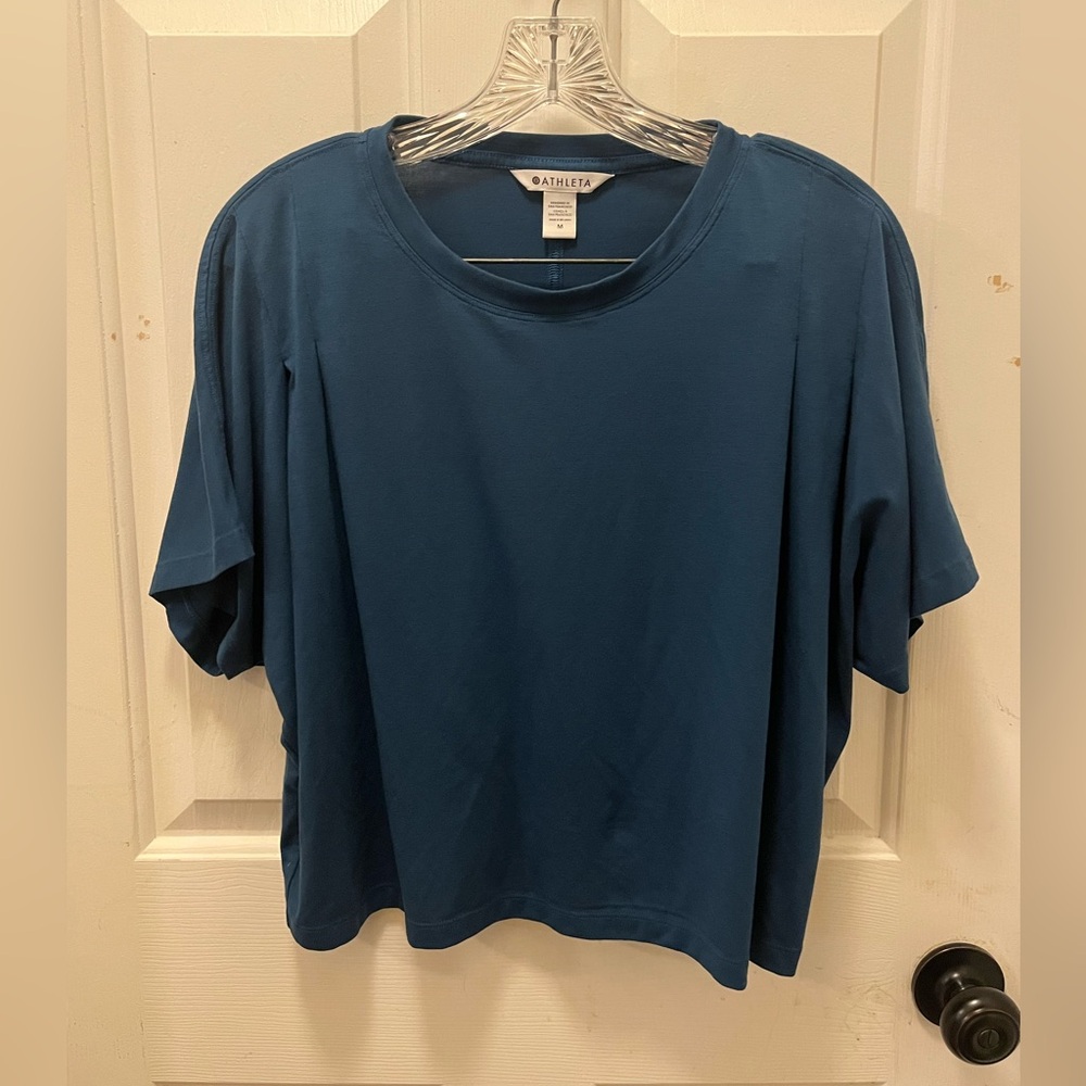 EUC Athleta Pleated Cropped S/S Top in Blue - Sz Medium